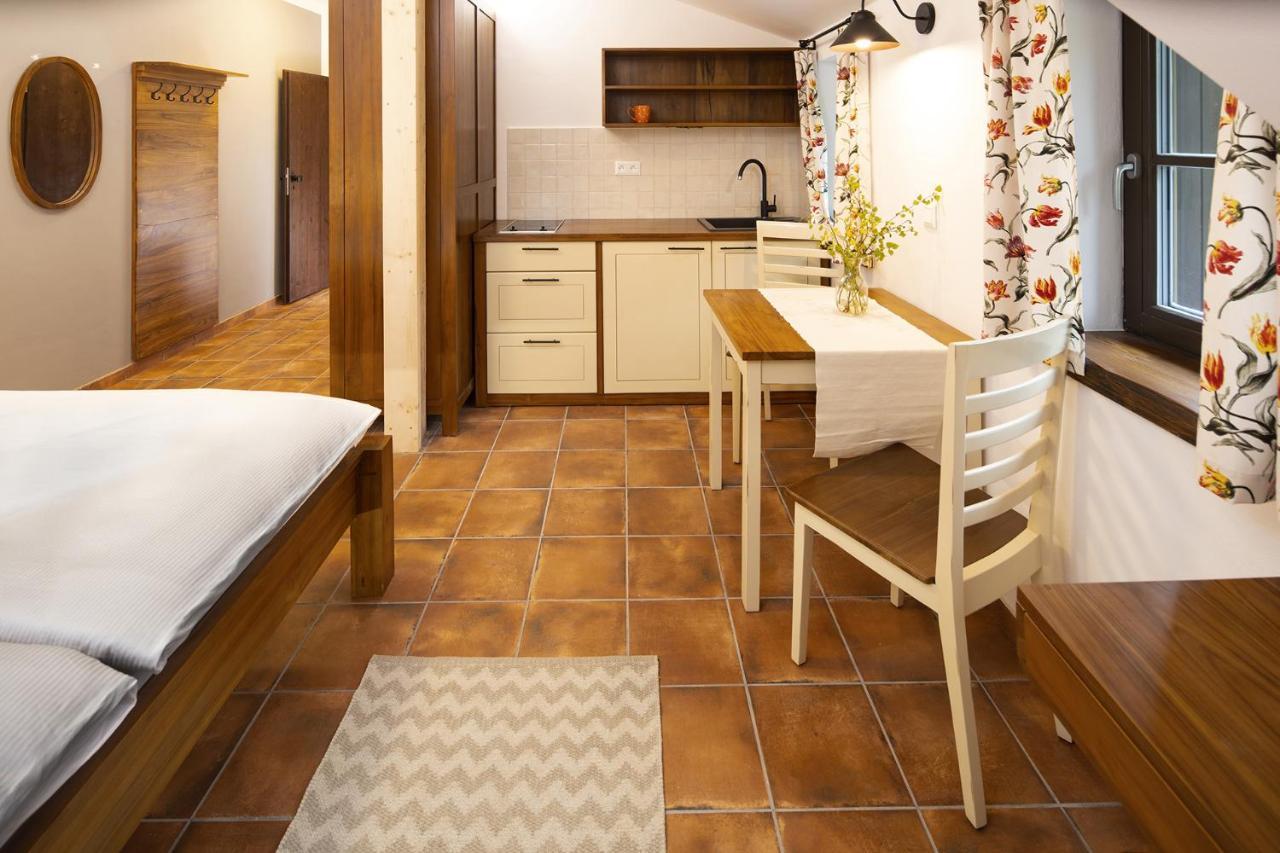 Hotel Dvur Liskovy Vrch à Strazny Extérieur photo