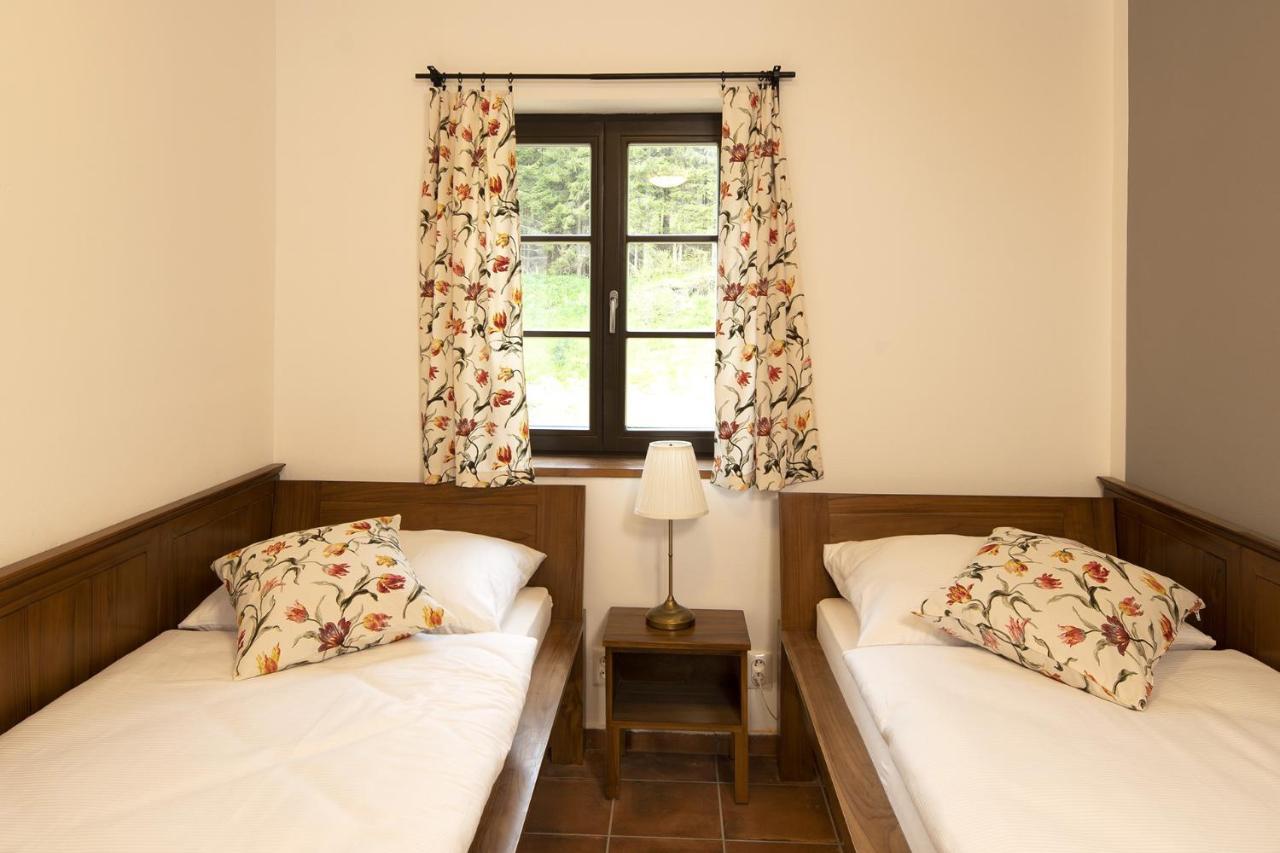 Hotel Dvur Liskovy Vrch à Strazny Extérieur photo