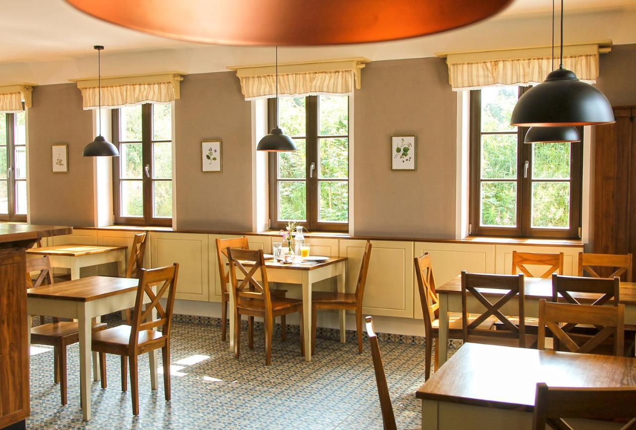 Hotel Dvur Liskovy Vrch à Strazny Extérieur photo