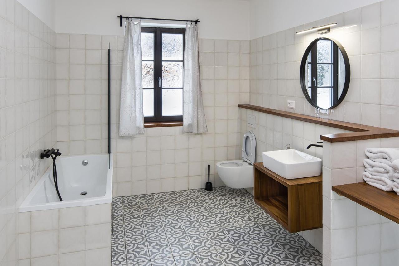 Hotel Dvur Liskovy Vrch à Strazny Extérieur photo