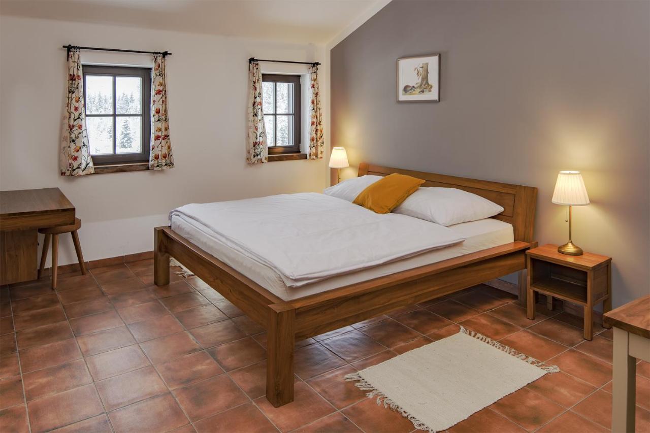 Hotel Dvur Liskovy Vrch à Strazny Extérieur photo