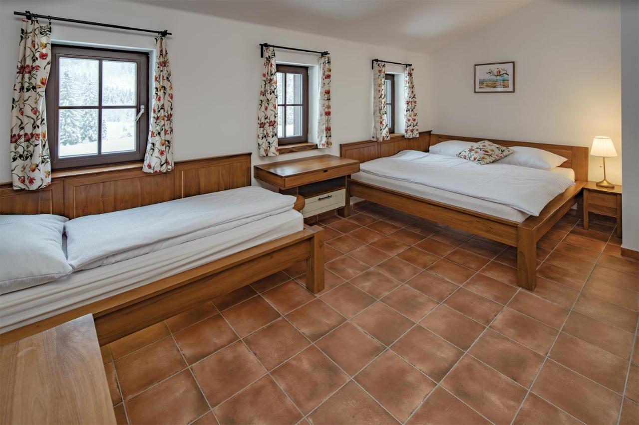 Hotel Dvur Liskovy Vrch à Strazny Extérieur photo