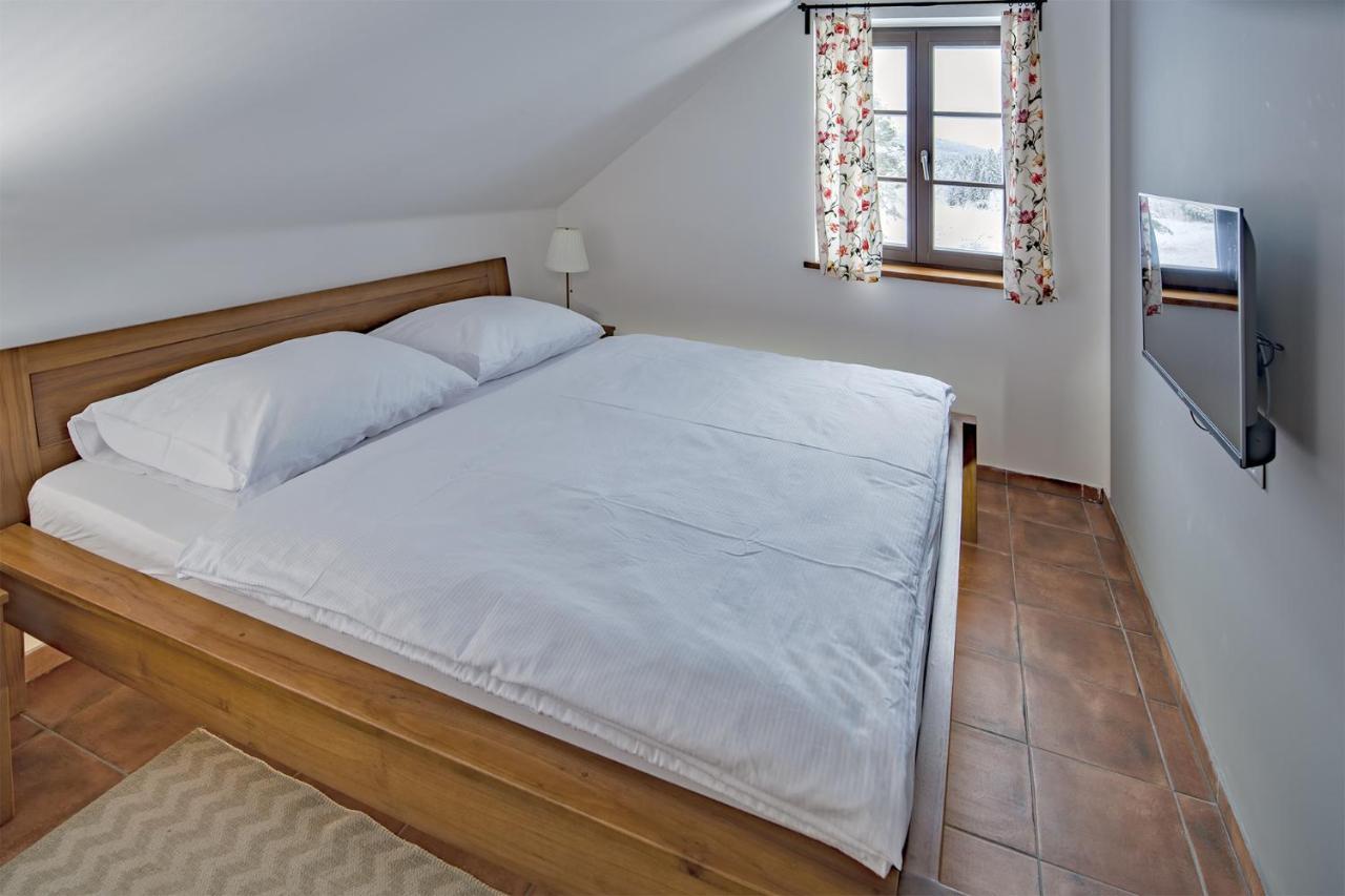 Hotel Dvur Liskovy Vrch à Strazny Extérieur photo