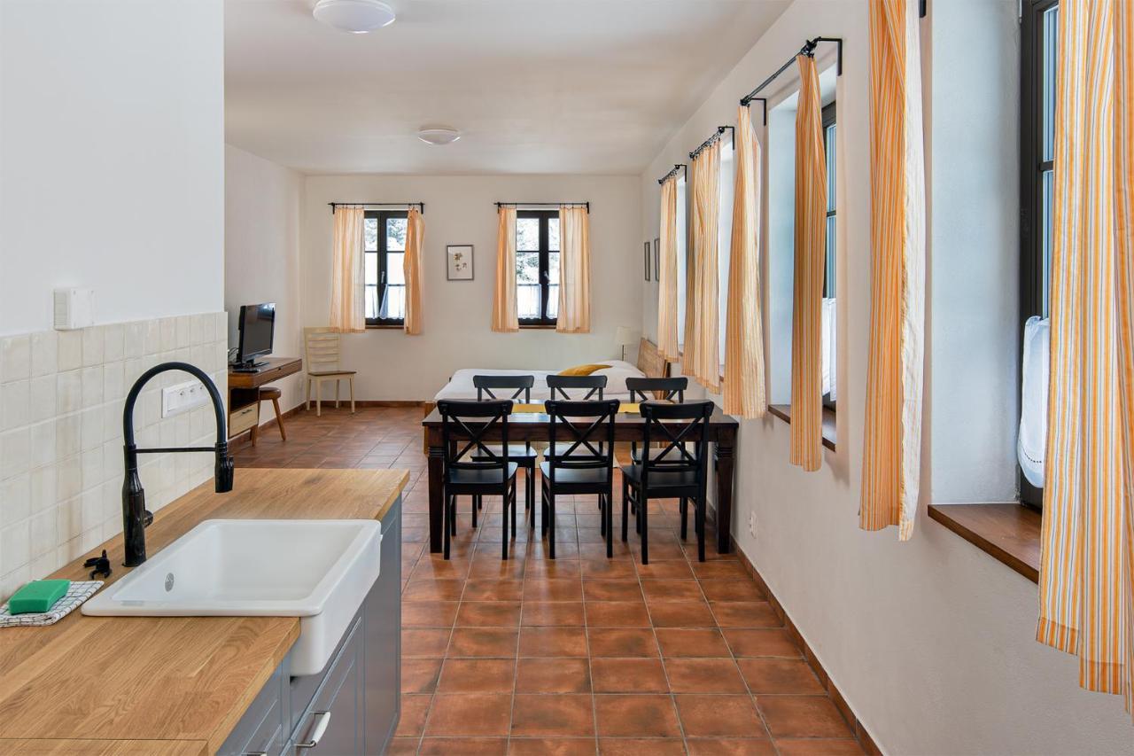 Hotel Dvur Liskovy Vrch à Strazny Extérieur photo