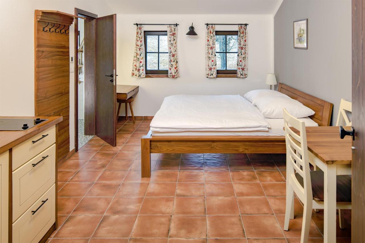 Hotel Dvur Liskovy Vrch à Strazny Extérieur photo