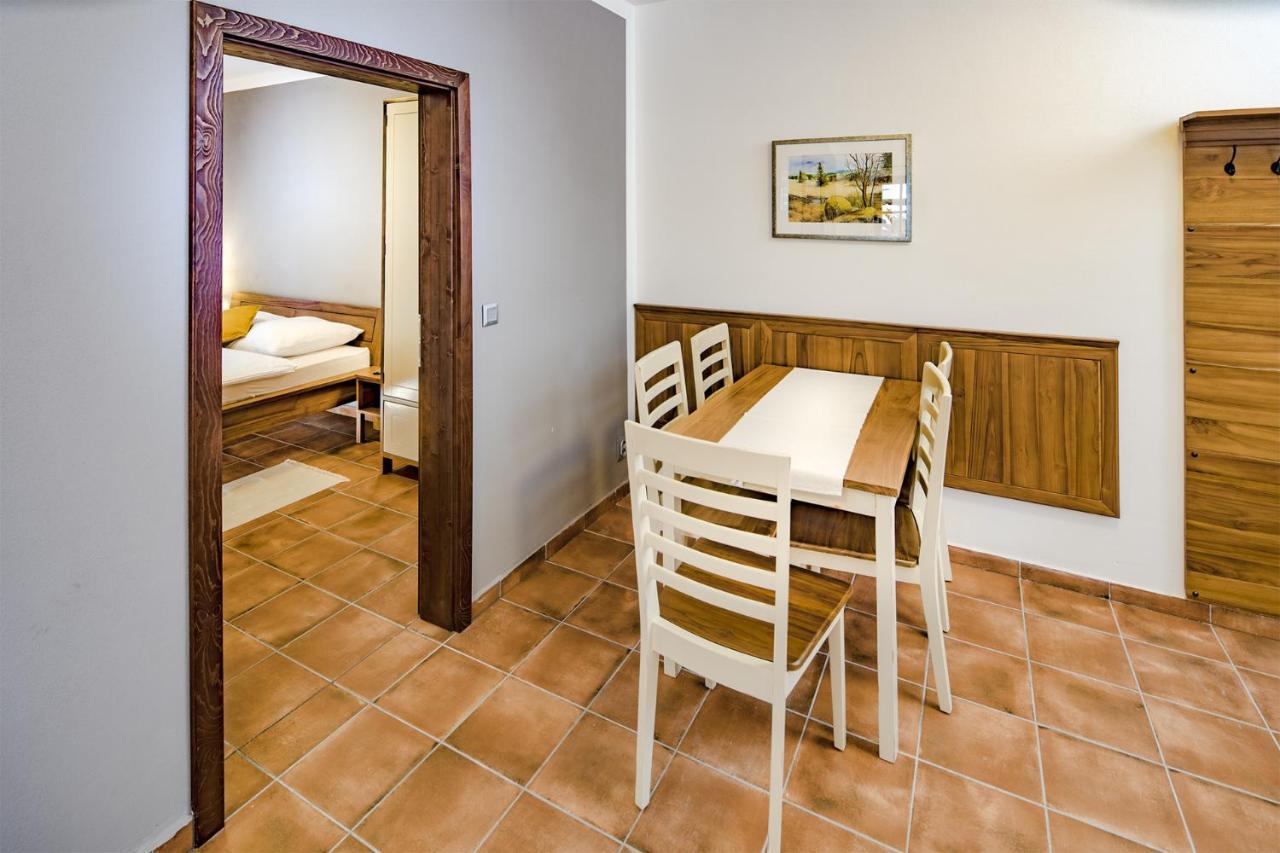 Hotel Dvur Liskovy Vrch à Strazny Extérieur photo