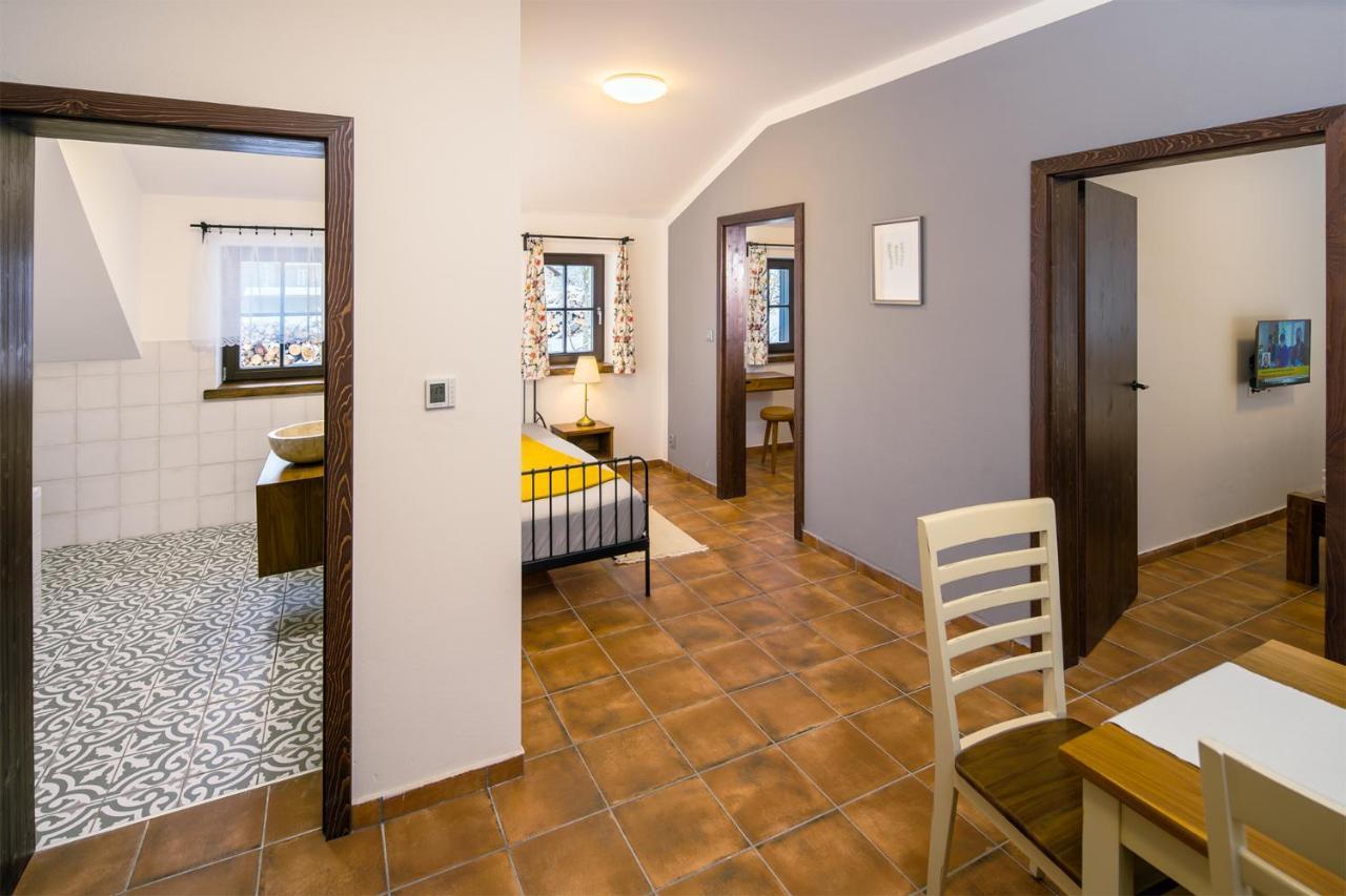 Hotel Dvur Liskovy Vrch à Strazny Extérieur photo